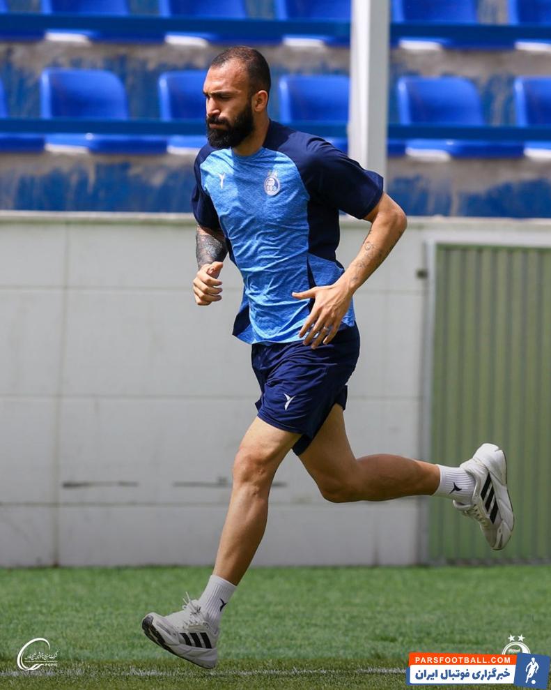 آغاز دوی سرعت روزبه چشمی در تمرین استقلال پس از رهایی از مصدومیت
