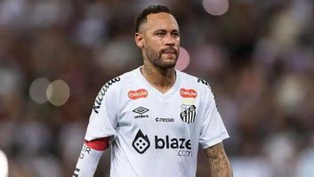 اشک های نیمار پس از مصدومیت در دیدار سانتوس برابر فلومیننسه