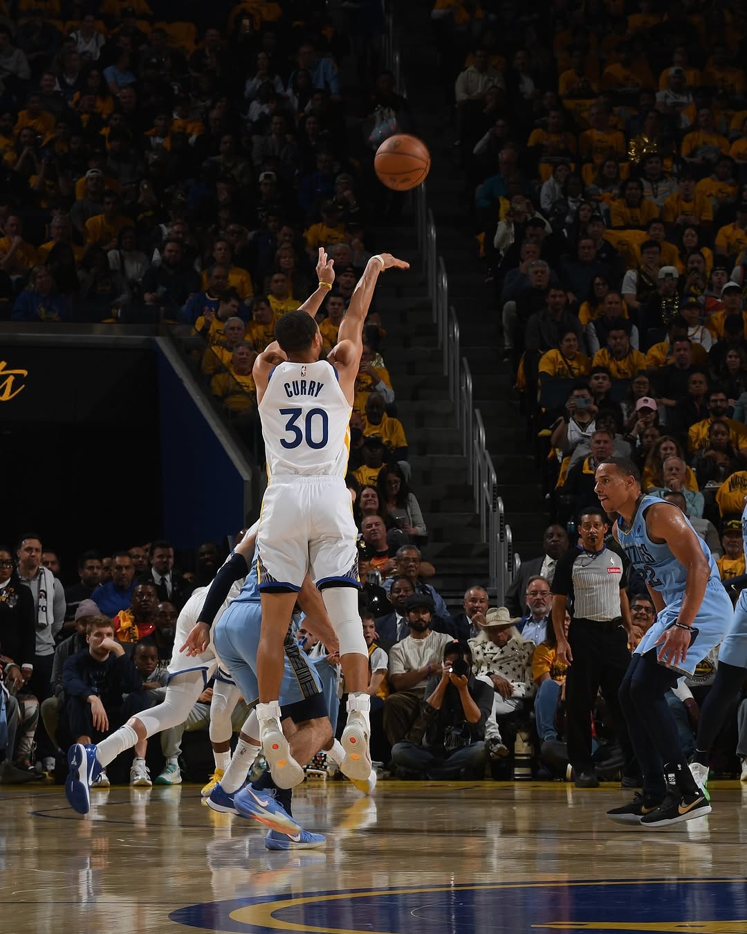 photo_2025-04-17_01-00-38 استفن کری