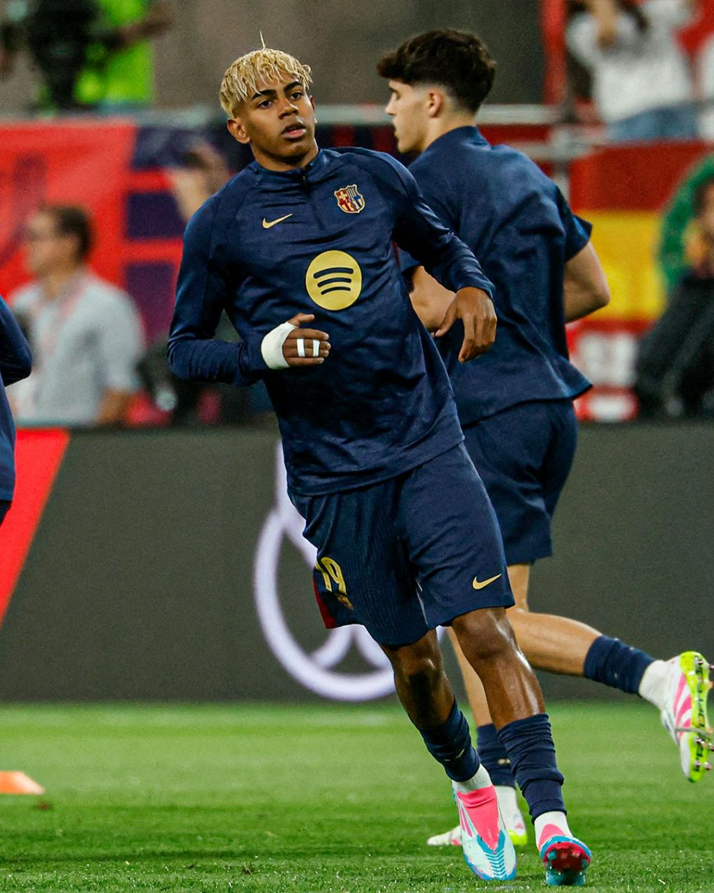 photo_2025-04-26_23-09-04 لامین یامال - وینگر اسپانیایی بارسلونا