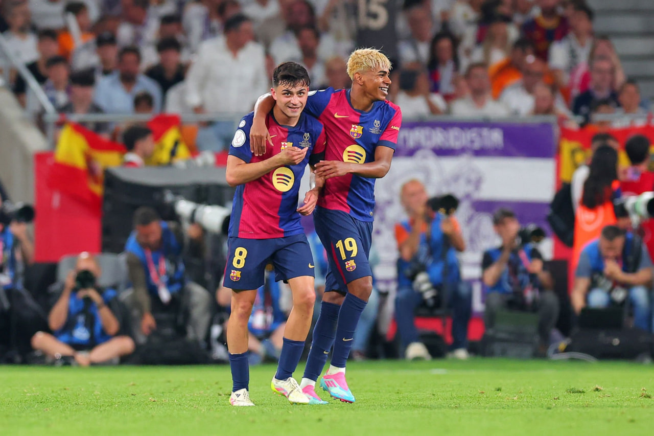 پدری و لامین یامال در جریان پیروزی بارسلونا در ال کلاسیکوی فینتال کوا دل ری