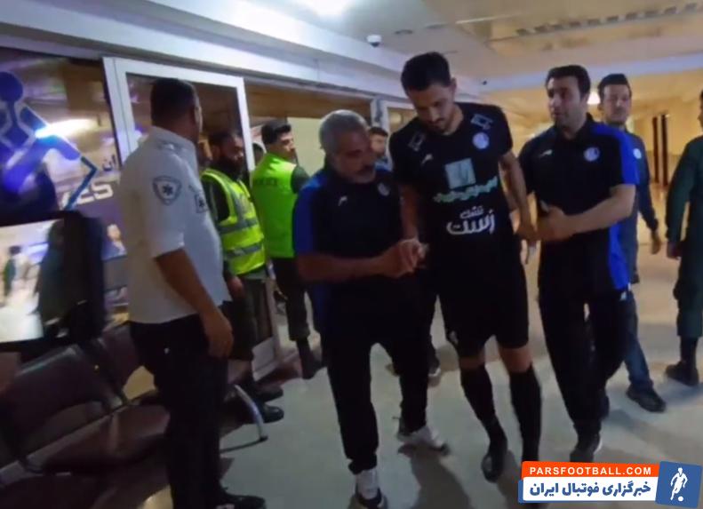 مصدومیت احمد گوهری گلر استقلال خوزستان در دیدار با هوادار در لیگ برتر