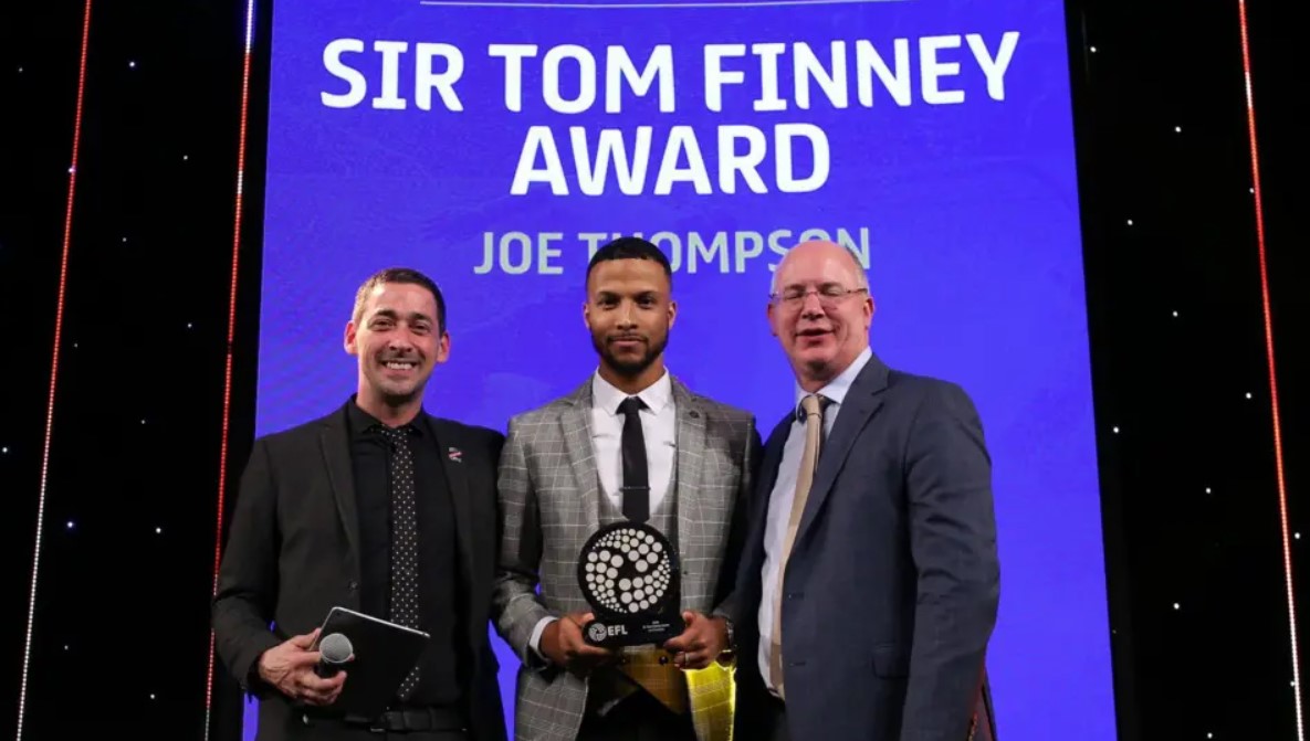 مرگ یکی از الهام بخش ترین چهره های فوتبال انگلستان و بازیکن سابق منچستریونایتد