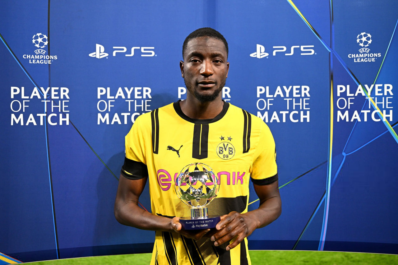 serhougurassy سرو گیراسی مهاجم گینهای در زمین - دورتموند