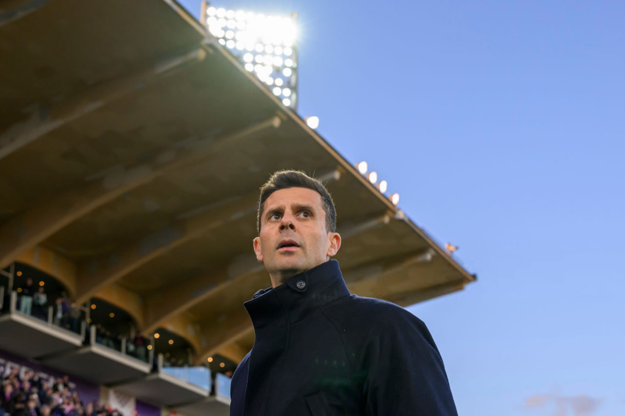 تیاگو موتا سرمربی ایتالیایی در کنار زمین - یوونتوس