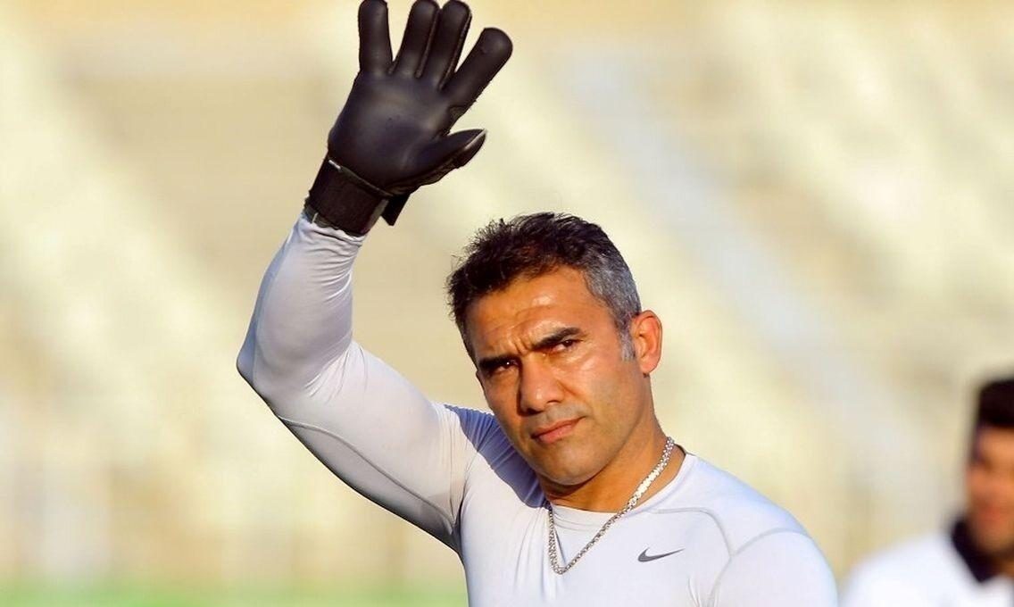 احمدرضا عابدزاده دروازهبان پیشین استقلال و پرسپولیس با مهدی هاشمی نسب همدردی کرد