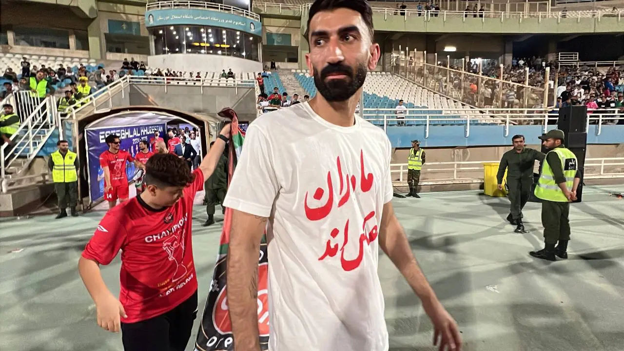 همه نگاه‌ها به پیراهن قهرمانی جنجالی علیرضا بیرانوند (عکس)