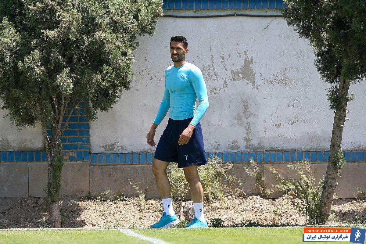 حسین حسینی به بیماری کرونای شدیدی مبتلا شد