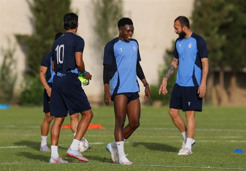 1404030220463840132944374 فوتبال , استقلال ,