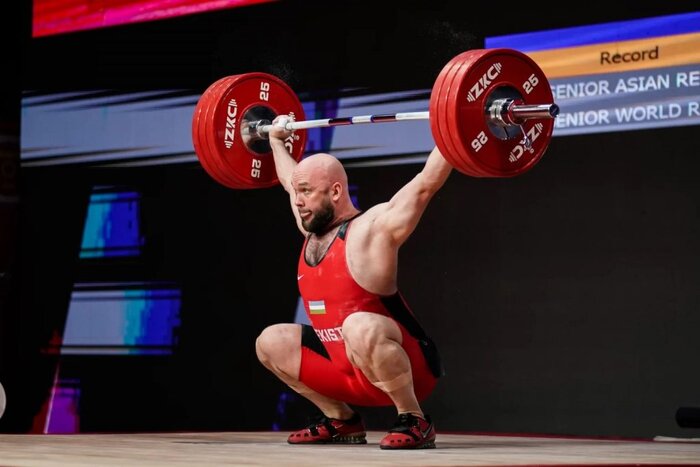 قهرمان وزنه‌برداری جوانان جهان: تمرین زیر نظر بهداد و سهراب تجربه‌ای بی‌نظیر است