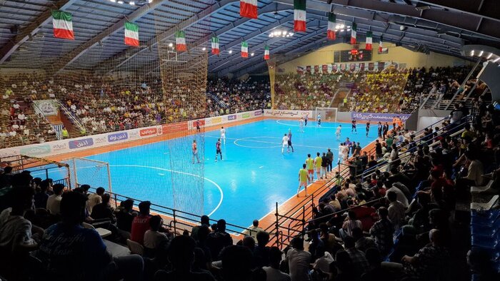 سقوط فوتسال قم؛ اعتباری که باد رفت