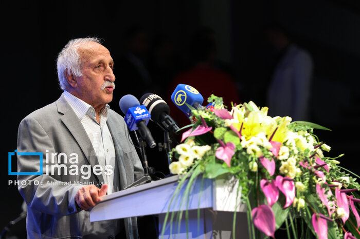 171435754 برزگر: بهتر بود رقابت زارع و معصومی در خارج از ایران برگزار شود/ داوران هم اشتباه دارند