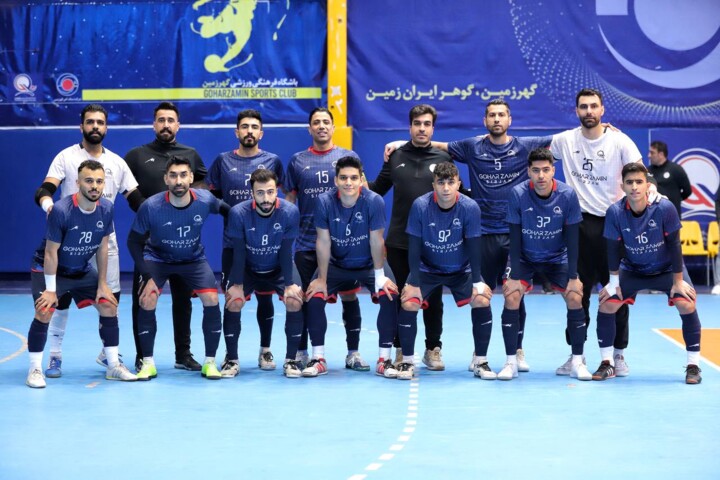 بمب کهکشانی‌ها در میدان نقل‌وانتقال فوتسال؛ فولاد زرند در کما