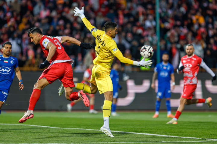 بازیکنانی که چندین میلیارد می‌خواهند کیفیت فنی ندارند؛ اگر خوب بودند لژیونر می‌شدند