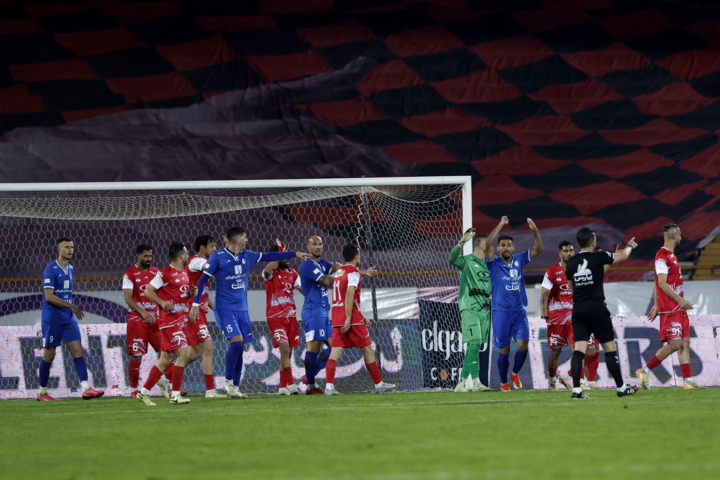 مدیران هم مانند مربیان به دوره‌های خارجی بروند/ قراردادهای نجومی، فوتبال را تعطیل می‌کند