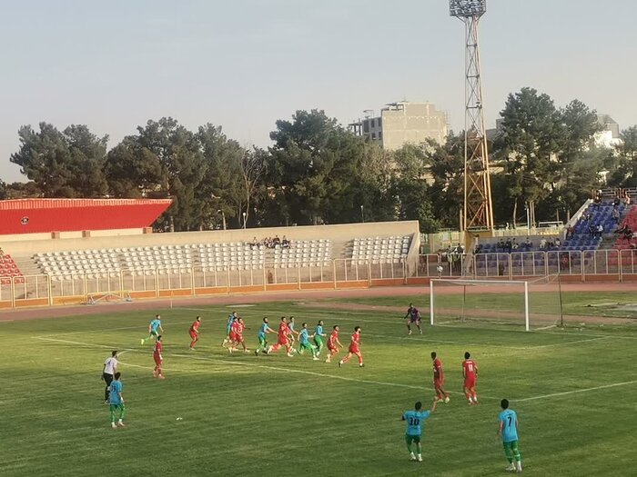 171834857 برد شیرین بعثت کرمانشاه مقابل شهرداری نوشهر و صعود ۲ پله ای در جدول