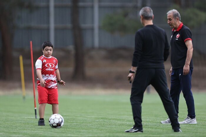 حضور ۲ کودک در تمرین پرسپولیس؛ علیپور دروازه‌بان شد + عکس و فیلم