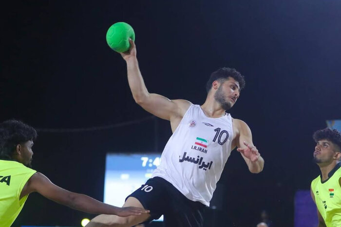 171854415-1 سرمربی هندبال ساحلی: یک سروگردن از همه تیمها بالاتر بودیم/جزو چهار تیم برتر جهان میشویم