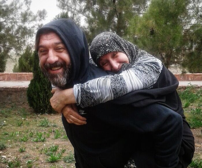 مادر انصاریان: هر شب با عکس علی حرف می‌زنم/ وقتی رفت دنیا ایستاد