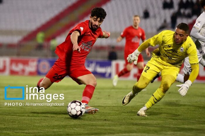 171873894 تیم منتخب لیگ بیستوچهارم فوتبال در قرق ستارههای تراکتور