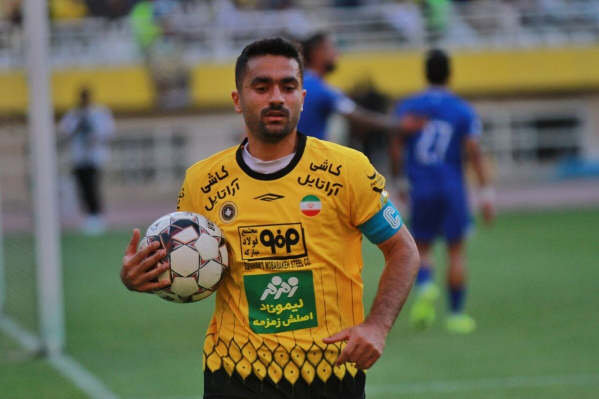 171873904 تیم منتخب لیگ بیستوچهارم فوتبال در قرق ستارههای تراکتور