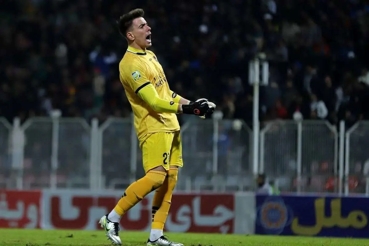 171873915 تیم منتخب لیگ بیستوچهارم فوتبال در قرق ستارههای تراکتور