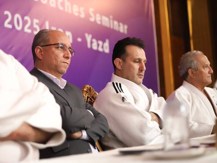 171876884-1 رونمایی از نسخه کهکشانی فصل آینده تراکتور در روز یکهتازی تماشاگران فوتبال ایران در آسیا