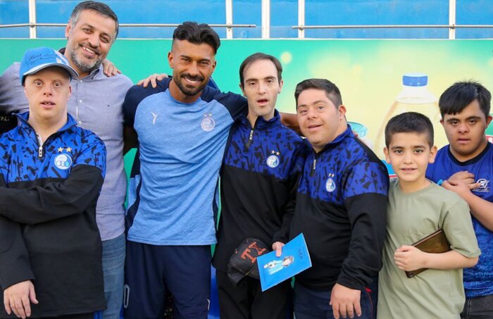 مانور استقلال پیش از فینال حذفی؛ تمرین آبی‌ها در حضور ستاره‌ها و پیشکسوتان