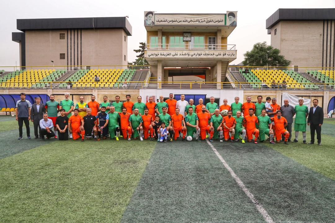 ستار همدانی ورزشگاه غدیر را بههم ریخت! ستار همدانی ورزشگاه غدیر را بههم ریخت!