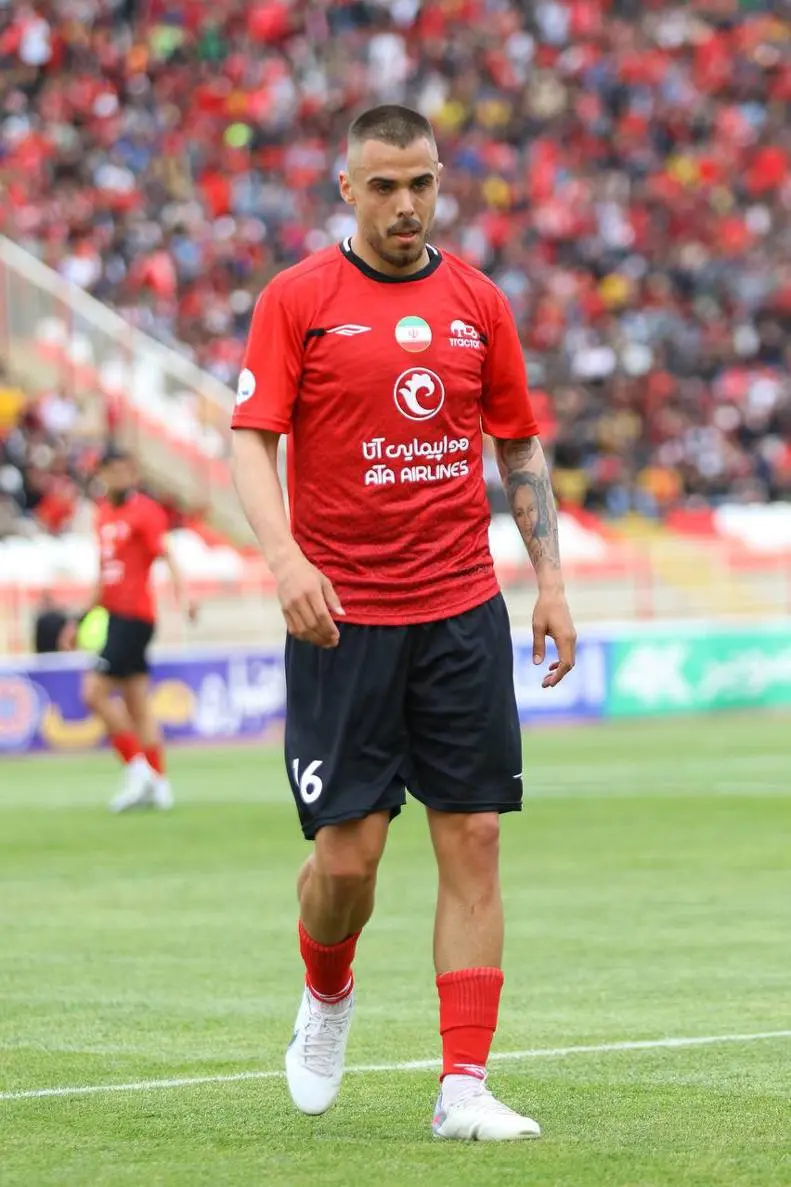 3 ستاره تراکتور از همسرش جدا شد؟ (عکس)