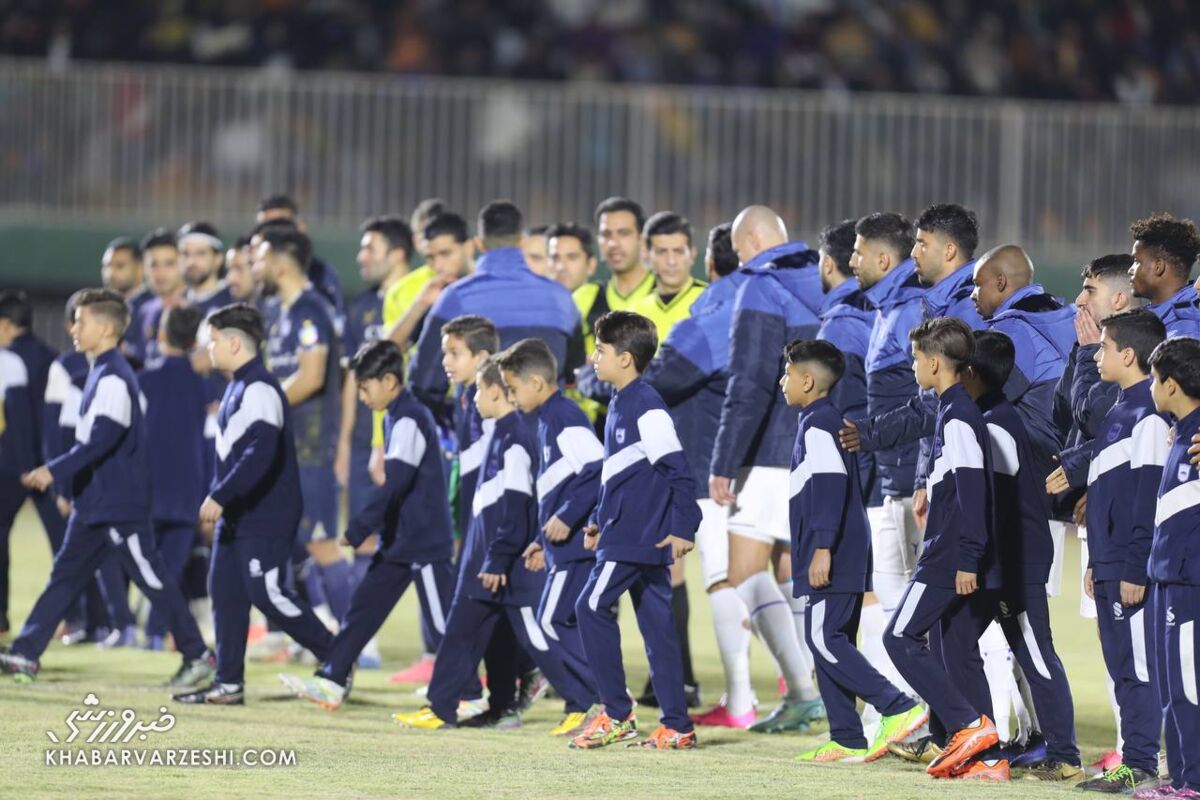 همسایه بازی در آزادی، چادر خوشبختی روی سر هشت شاکی!