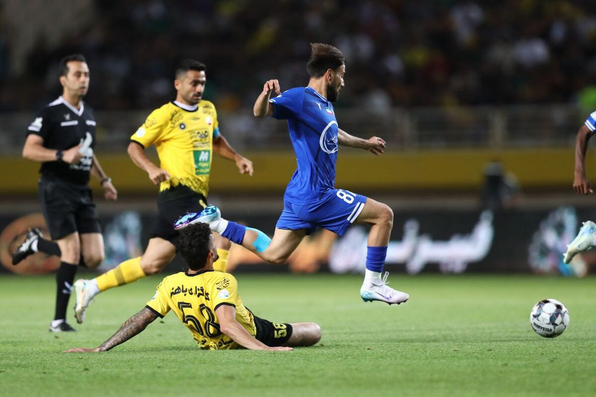 پنجمین گل جباری به پرسپولیس؛ وقتی مجتبی هیجانی تصمیم نگرفت/ شبی که دوباره شعار "مجتبای جباری سرور ..." در آزادی پیچید/ جباری حال همه آبی‌ها را یکجا را خوب کرد