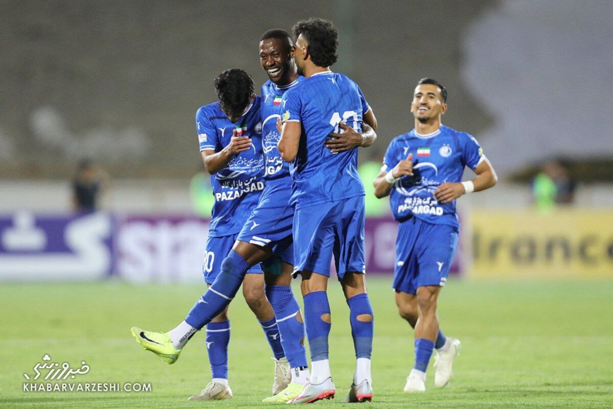 فینال در زمین خراب اراک به سود ملوان و ضرر استقلال است