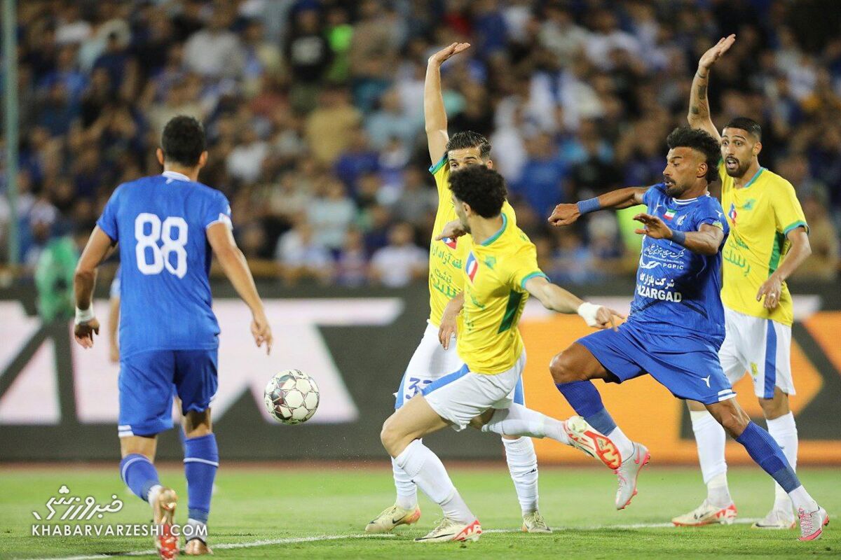 استقلال برنده شد ولی هنوز وقت جشن گرفتن نیست/ جباری ثابت کرد هیچ‌کس از تیم بزرگتر نیست/ دروازه‌بان صنعت نبود بیشتر گل می‌زدیم!