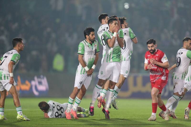 4410890 آقای دورسون از خدا میخواهیم از پرسپولیس بروی اما به یک شرط/ کارتال و بازیکنش دارند بازارگرمی میکنند/ استقلال در حد شکست دادن سپاهان نیست؛ جباری ضعیف ها را برد