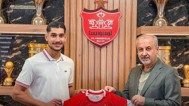 4427830 پرسپولیس با سه بازیکن قرارداد امضا کرد
