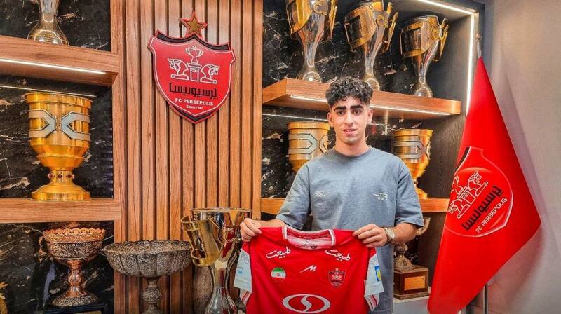 4427832 پرسپولیس با سه بازیکن قرارداد امضا کرد