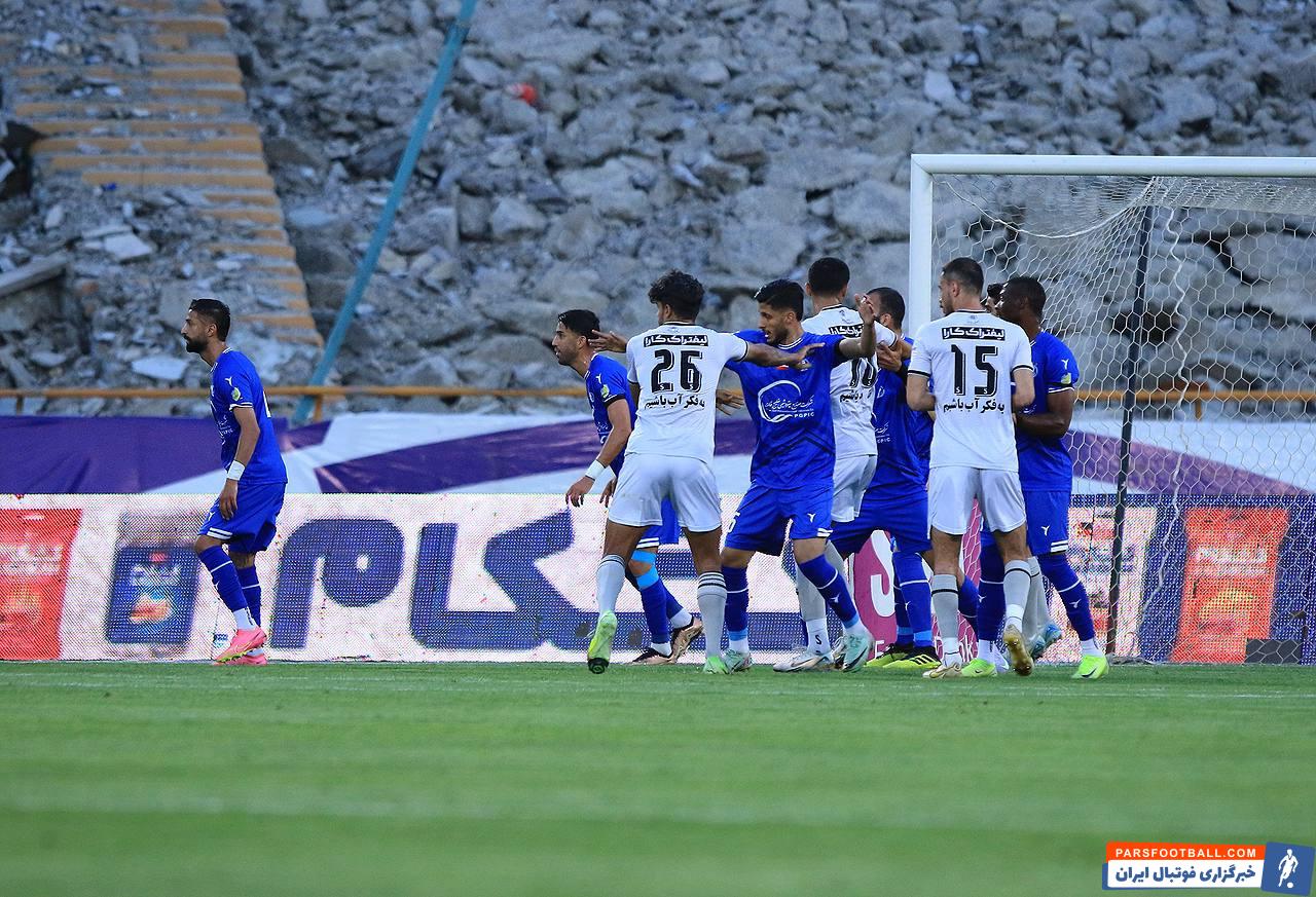 تصاویری از دیدار استقلال - آلومینیوم اراک در لیگ برتر