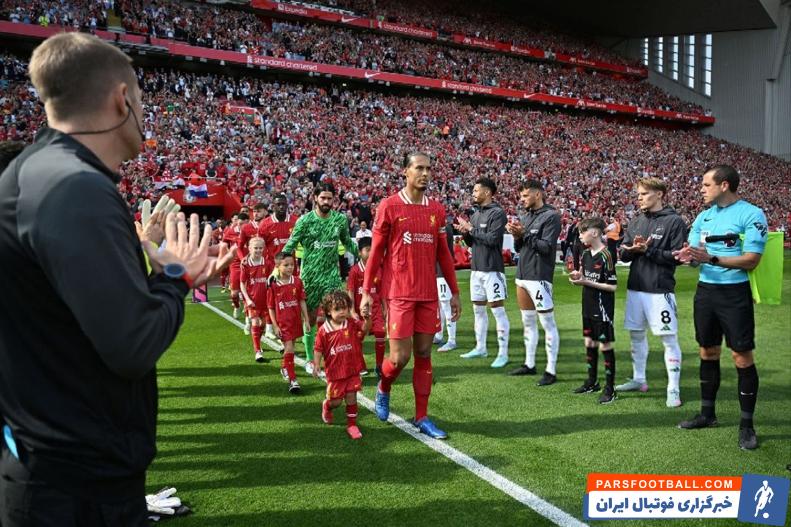 بازیکنان آرسنال برای گرامیداشت قهرمانی لیورپول در لیگ برتر برای انها تونل افتخار زدند