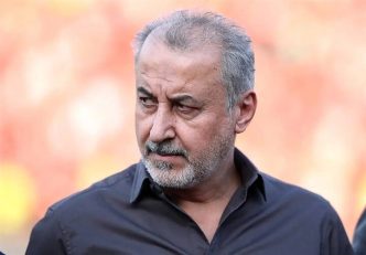 کلیپ شعار هواداران پرسپولیس علیه رضا درویش مدیرعامل سرخ ها