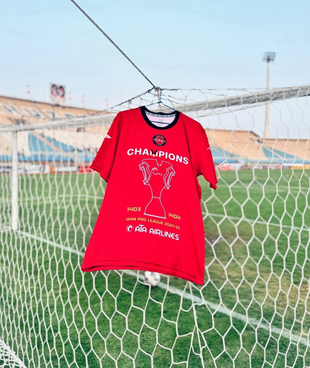 عکس از پیراهن ویژه تراکتور برای قهرمانی در لیگ