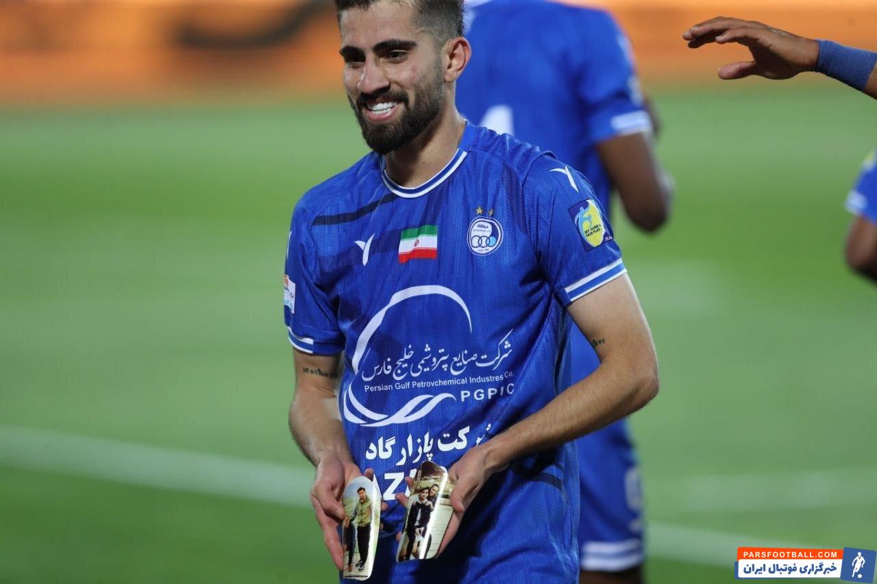 علیرضا کوشکی و مسعود جوما روی ساق بندهای خود عکس های جالبی حک کرده بودند