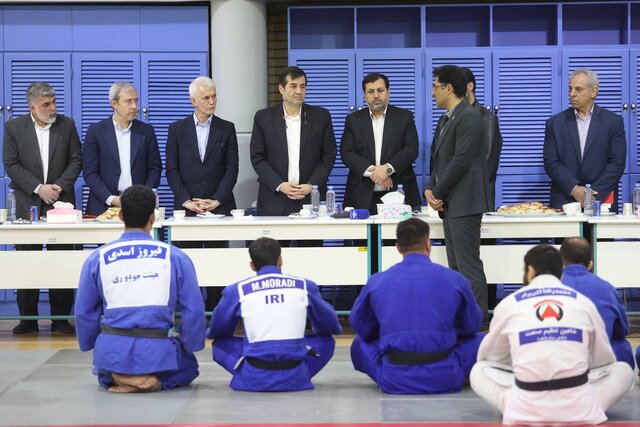 کارگران اعزامی به مسابقات جهانی یونان چه درخواستی از وزیر ورزش داشتند؟