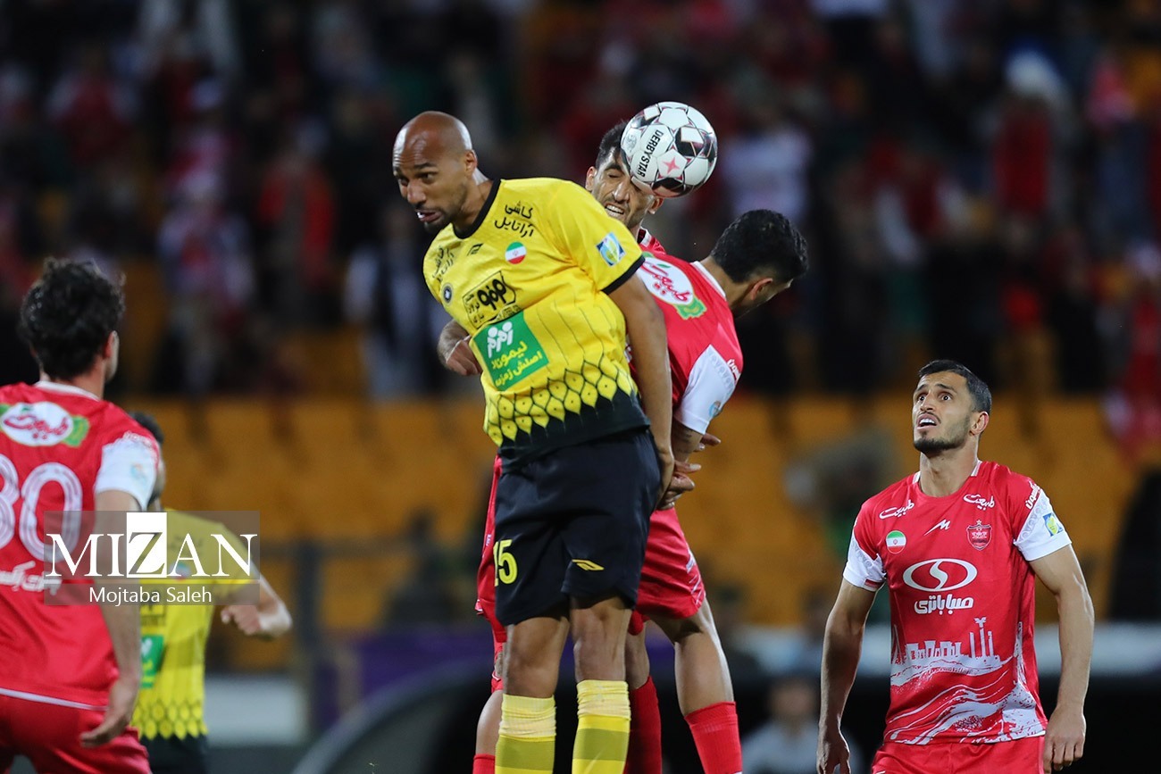چشمِ پرسپولیسی‌ها به ساق‌های استقلالی‌ها/ ما را به آسیا برسانید!چشمِ پرسپولیسی‌ها به ساق‌های استقلالی‌ها/ سهمیه آسیایی در گرو لغزش سپاهان و کمک استقلال