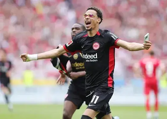 آرسنال و لیورپول علاقه مند به جذب هوگو اکیتیکه مهاجم آینتراخت فرانکفورت