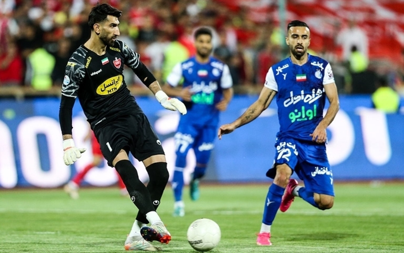 علیرضا بیرانوند دروازه بان پرسپولیس مقابل استقلال - لیگ برتنر ایران