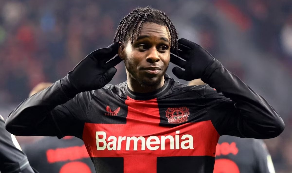 gqqeitzxyaaigen یرمی فریمپونگ مدافع هلندی در زمین - بایرلورکوزن