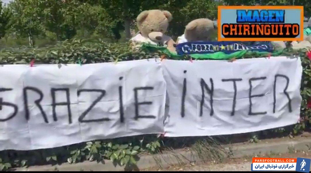 نصب بنر های تبریک به اینتر از سوی هواداران رئال مادرید در اطراف کمپ والدبباس