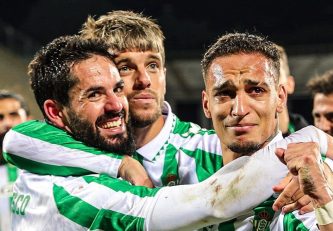 اشک های آنتونی بازیکن رئال بتیس پس از درخشش برابر فیورنتینا در لیگ کنفرانس