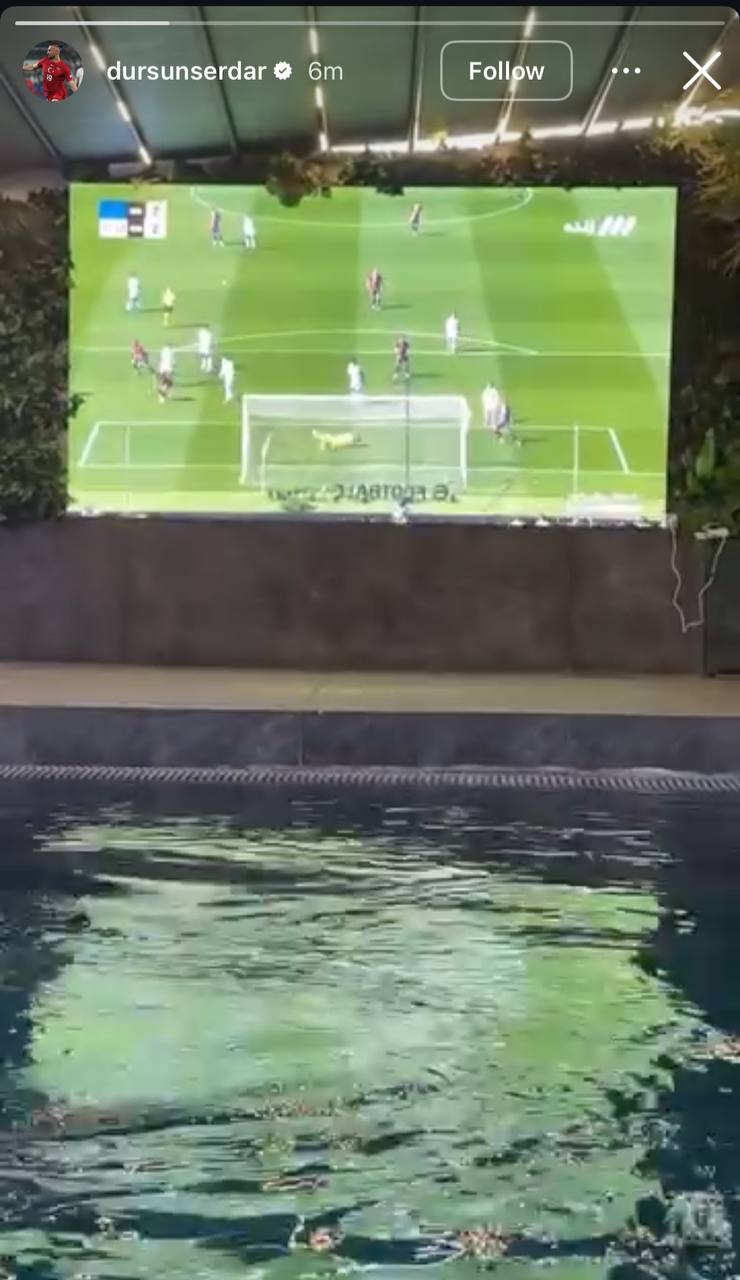 استوری سردار دورسون از آب و تماشای ال کلاسیکو